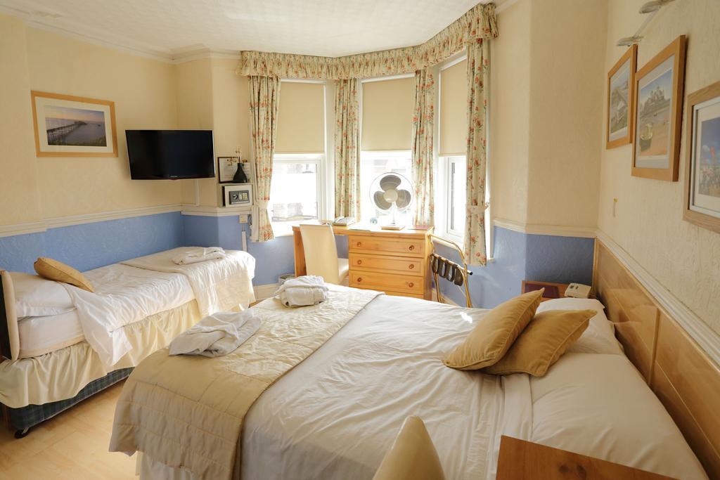 Saxonia Guest House เวสตัน-ซูเปอร์-แมร์ ห้อง รูปภาพ