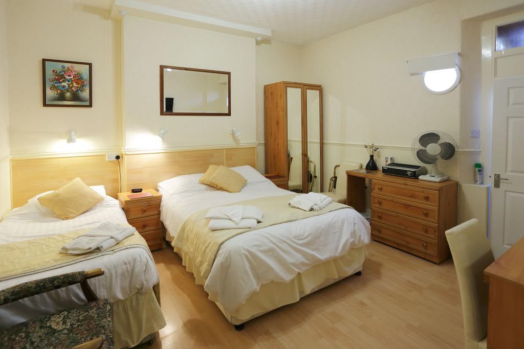 Saxonia Guest House เวสตัน-ซูเปอร์-แมร์ ห้อง รูปภาพ